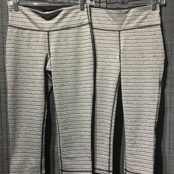 Bundle: (2) Leggings and a Top Active Wear - Size S - Picture 4 of 5